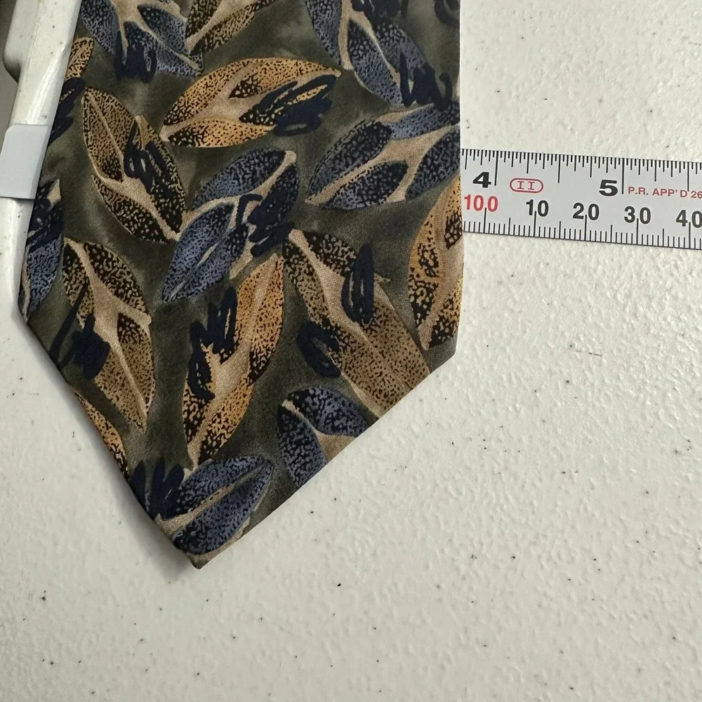 Gilda's‎ Club Mens Silk Necktie Abstract Leaf Pattern Olive Navy Tan Vintage USA
